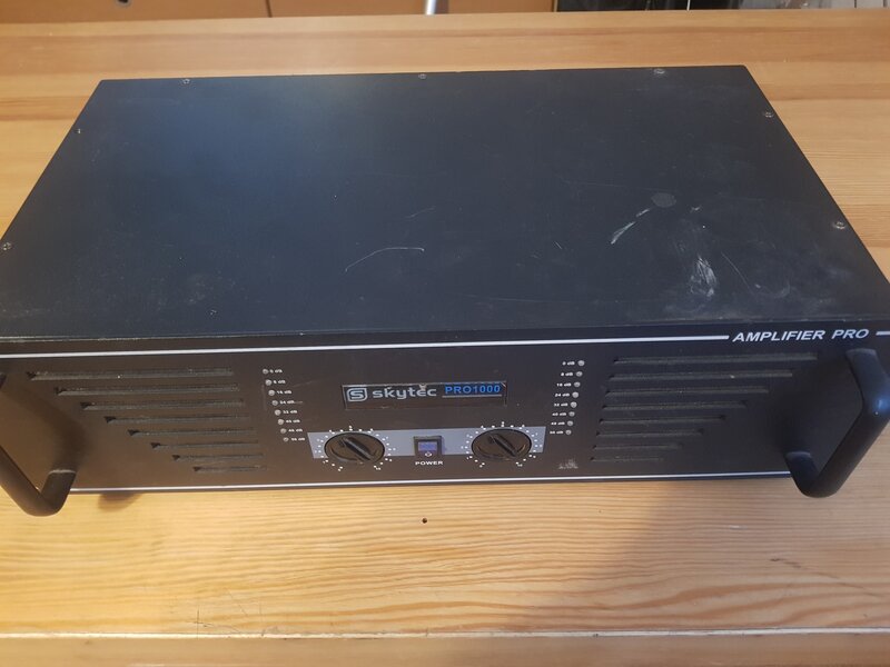 Amplificator de putere skytec pro 1000
